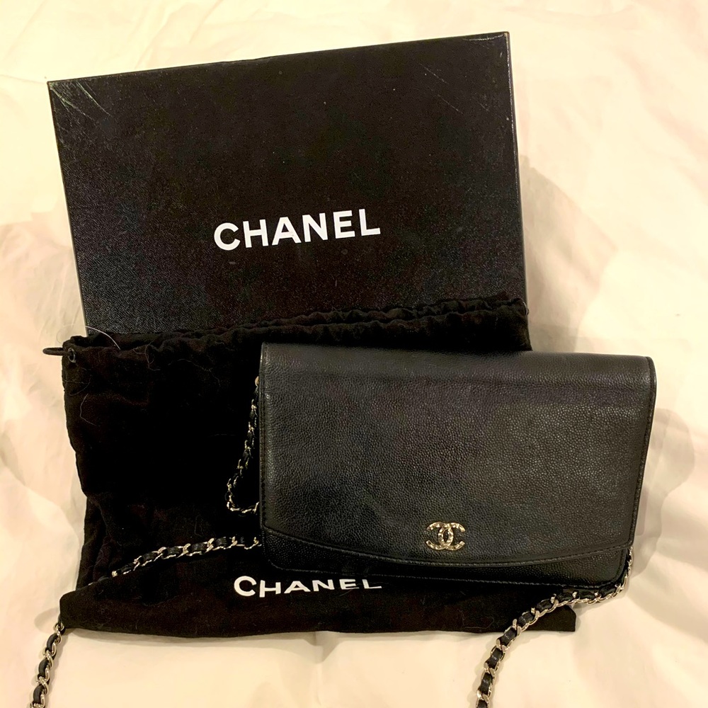 Authentic CHANEL Mini Sac - Noir